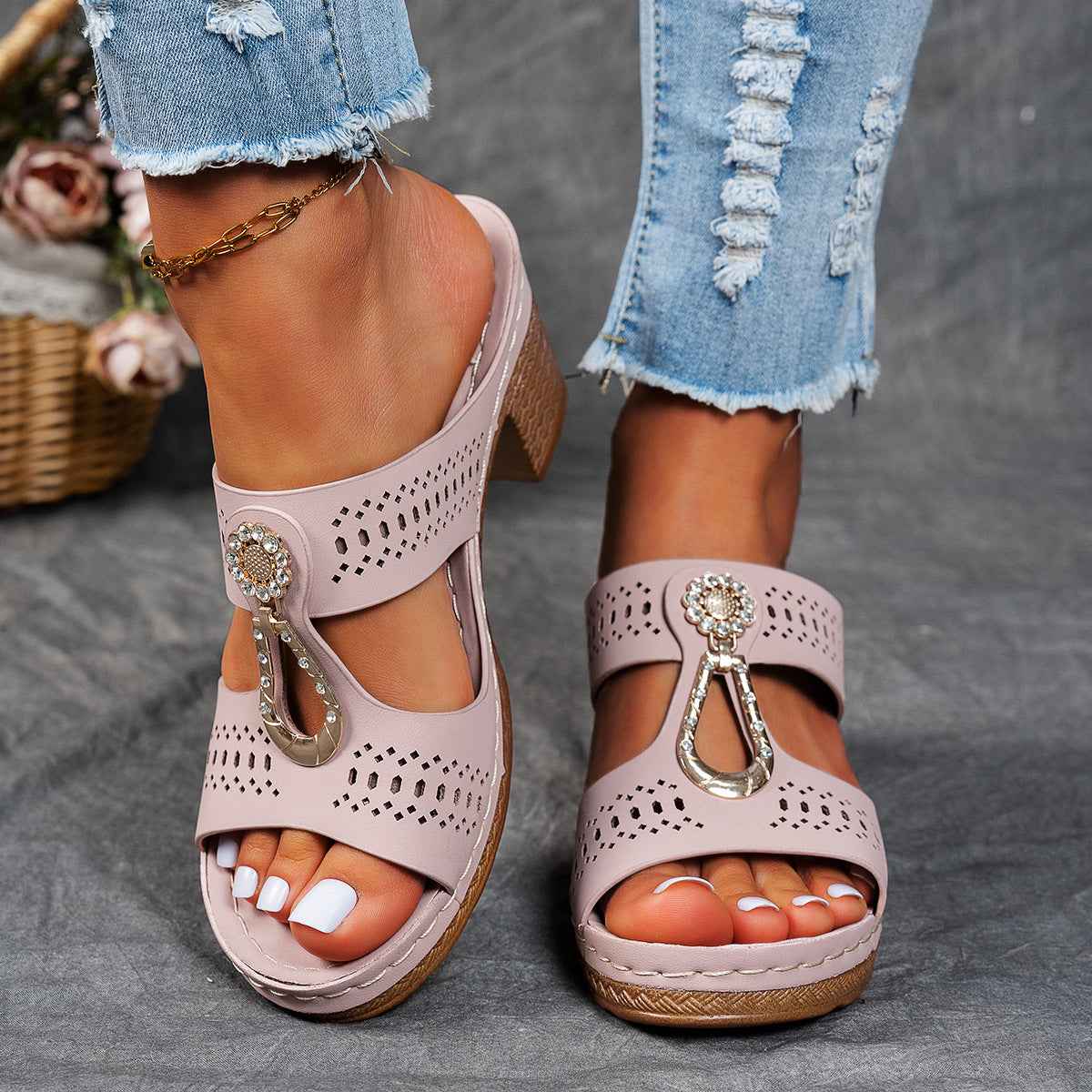 Sandali ortopedici con tacco e strass