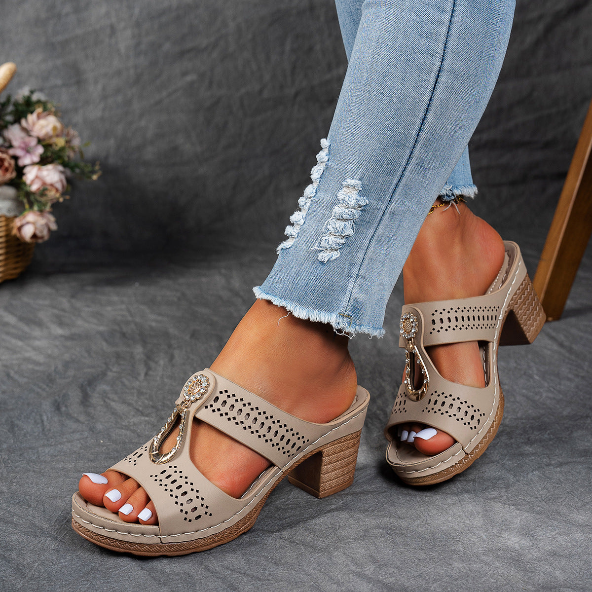 Sandali ortopedici con tacco e strass